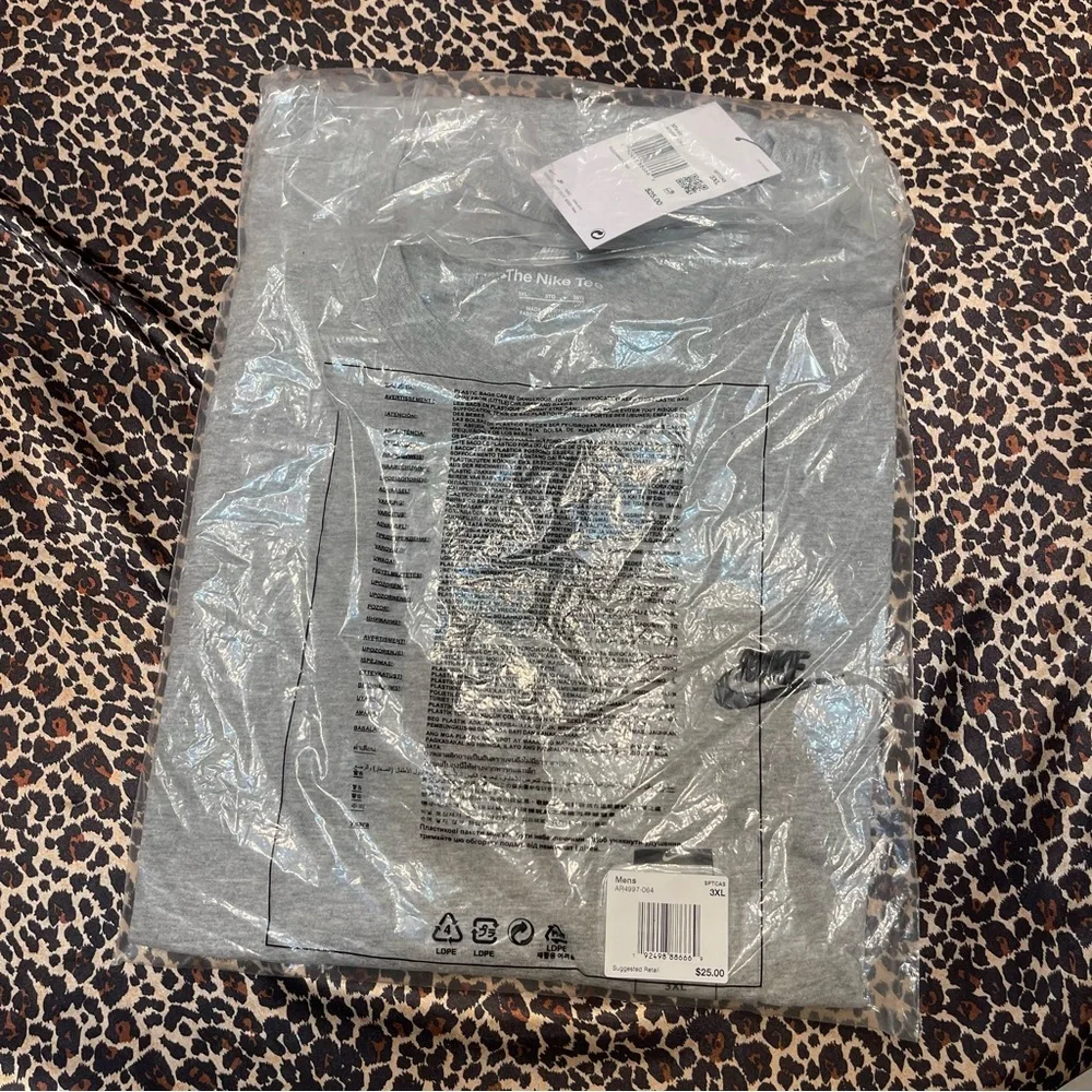 Nike Men's Heather Gray Short Sleeve Tee - Picture 3 of 12